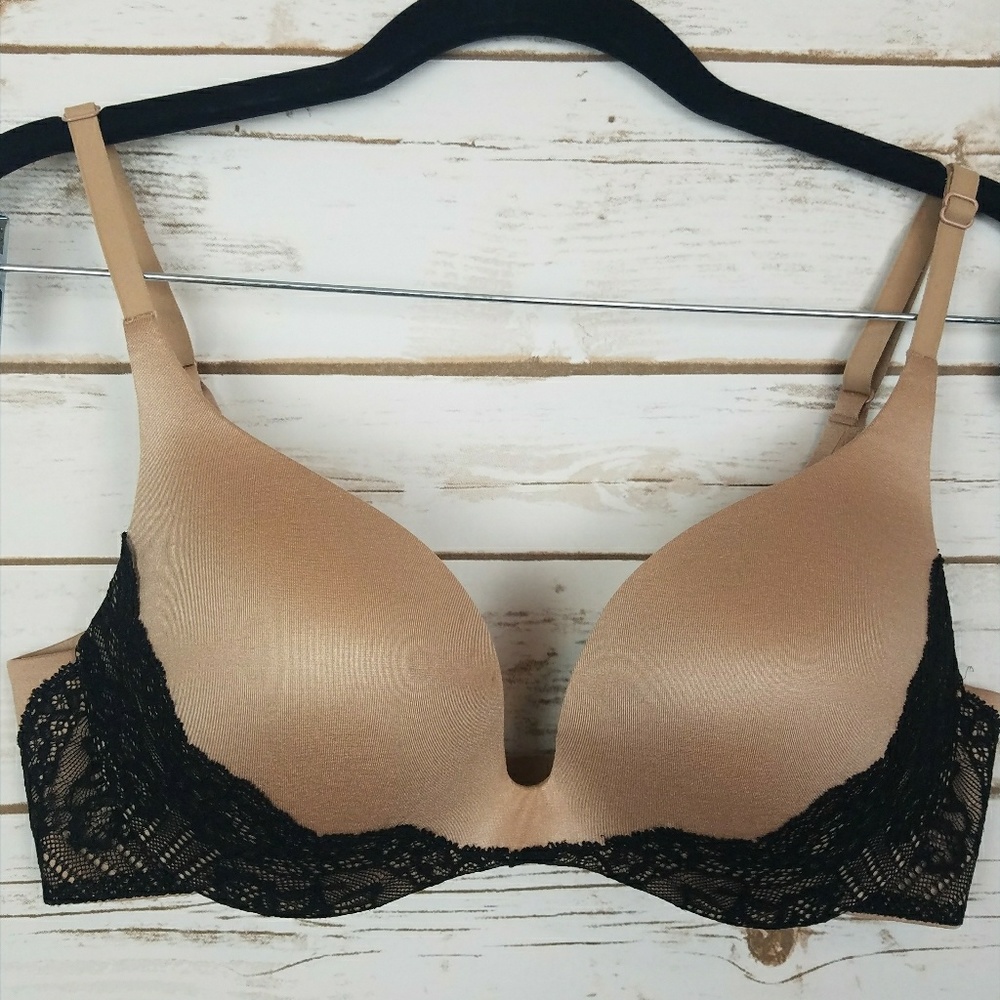 Victoria's Secret Push Up/Pigeonnant Bra Lace